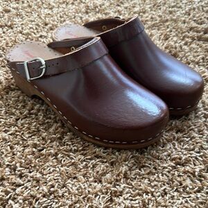 Hanna Anderssons’ Brown Leather Clogs Size 36